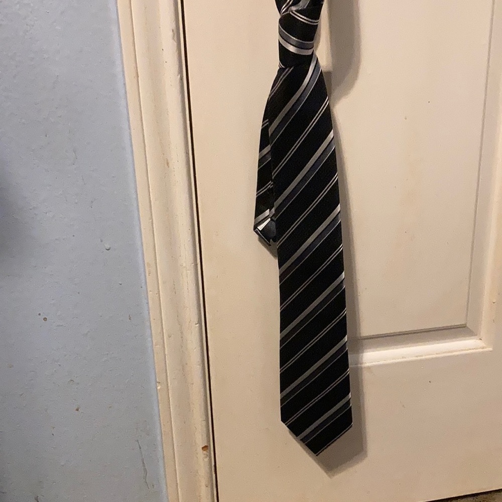 Men's black patterned tie